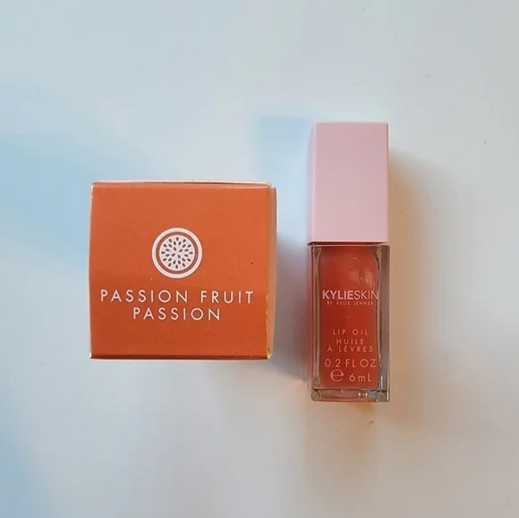 NWT Kylie Skin Lip Oil in Passion Fruit Passion - Picture 4 of 5